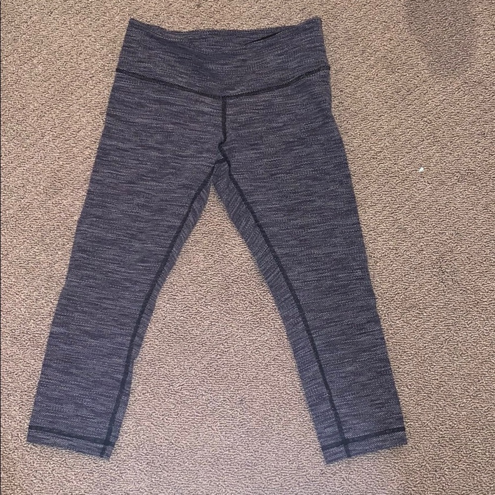 lulu lemon cropped leggings, thick material
